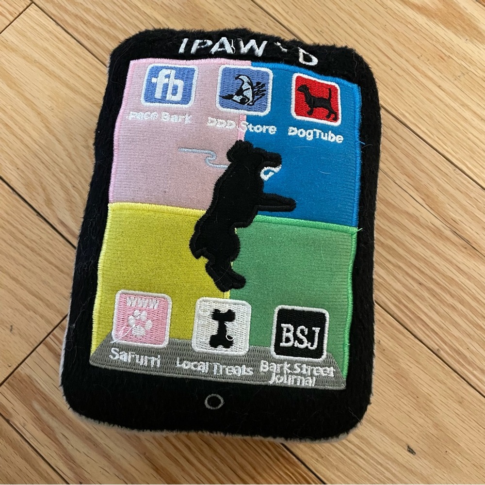 “ipawd” squeaky toy